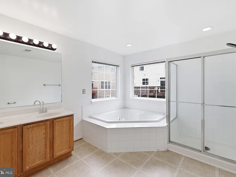 2917 Markhams Grant Dr — Photo 38