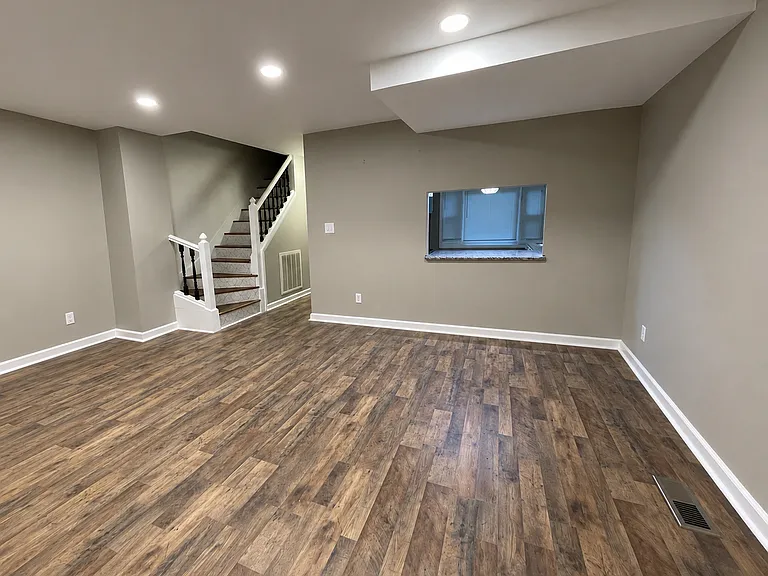402 Forest Ct — Photo 7