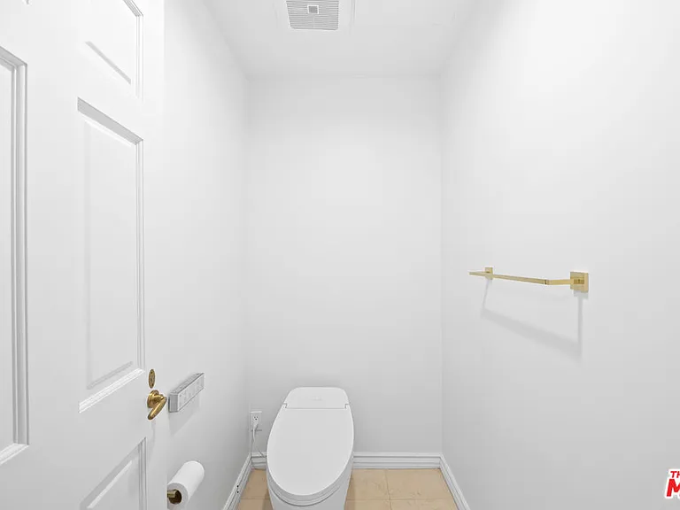 10724 Wilshire Blvd #Penthouse 1505 — Photo 34