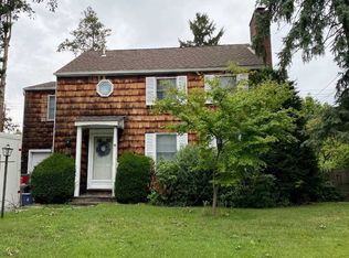 23 Elin Pl, Glen Head, NY 11545