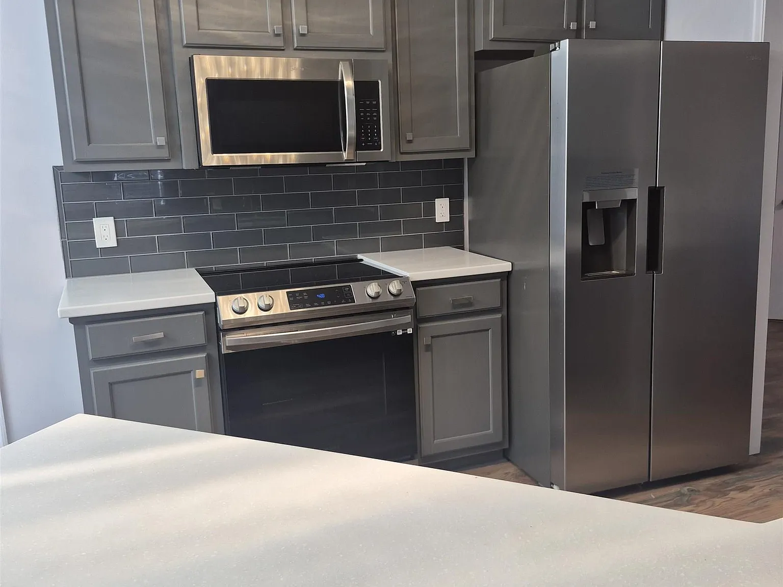 3 bed, 2.0 bath, 1437 sqft, $1,800 — Photo 4