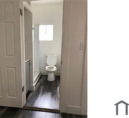 5th image of 206 W 52nd Pl