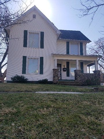 1st image of 115 W Campbell St