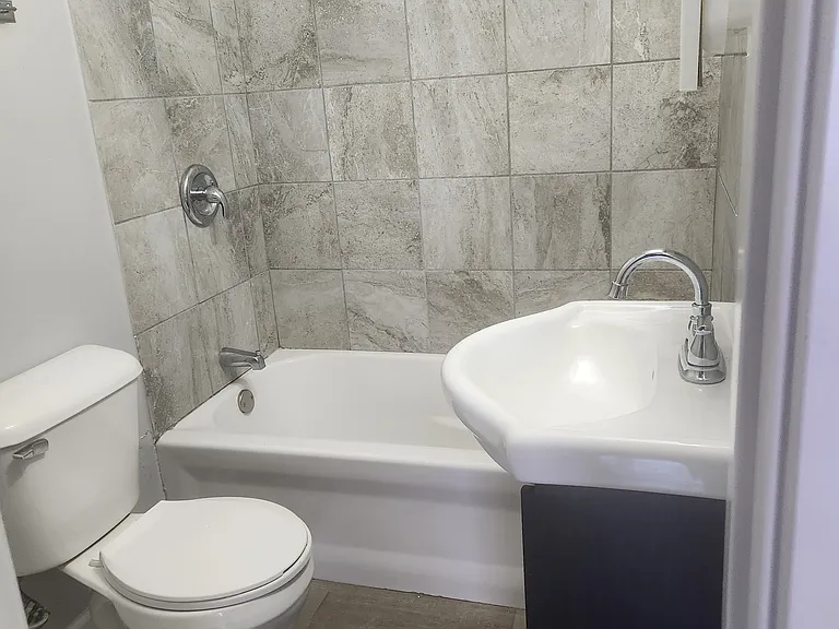 2711 Leavenworth St #1 — Photo 9