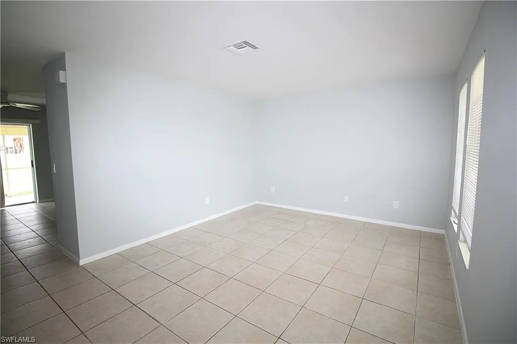2 bed, 1.0 bath, 1049 sqft, $1,295 — Photo 3