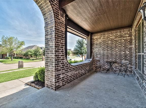 3rd image of 2313 Aurora Dr