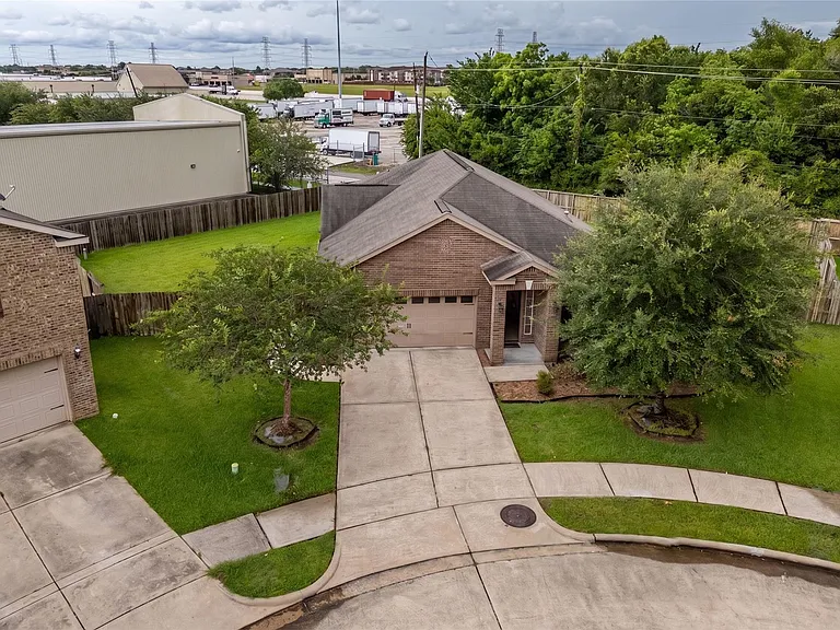 8234 Hall View Dr — Photo 1