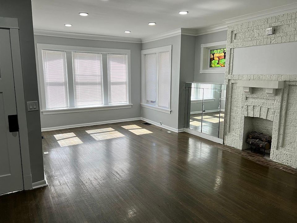 1st image of 4838 W Barry Ave APT 1