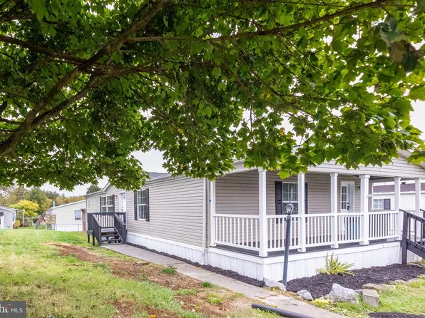 795 Royal Crest Dr, Martinsburg, WV 25401