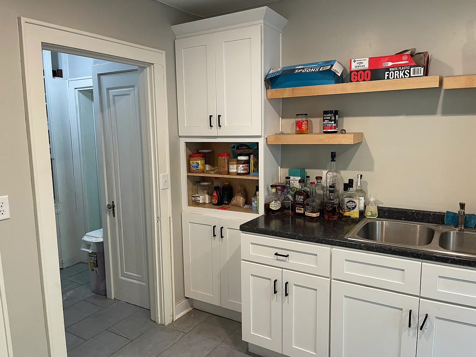 3 bed, 2.0 bath, 1821 sqft, $1,600 — Photo 4