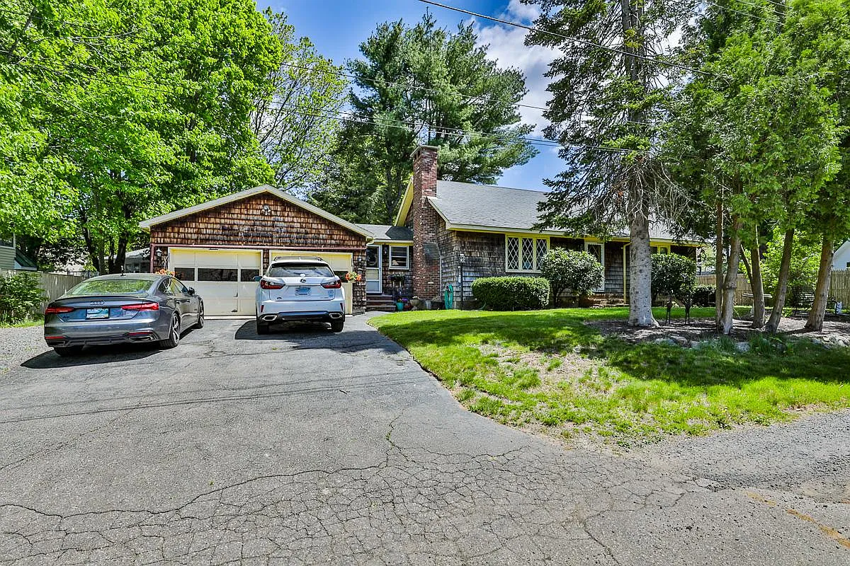 21 Constance Ln — Photo 1