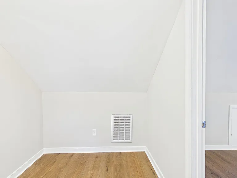 2313 National St — Photo 34