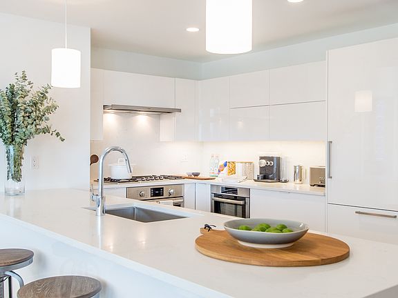 Kitchen with peninsula island