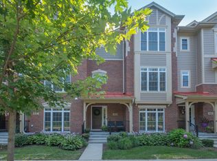 469 N 2nd St, Geneva, IL 60134
