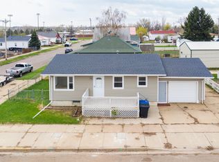 148 1st St SE, Dickinson, ND 58601
