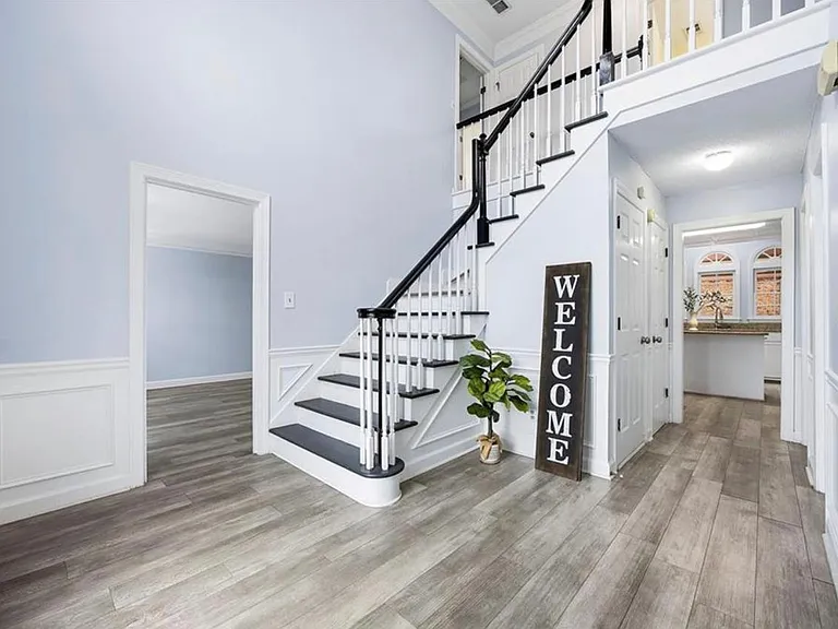 125 Sandridge Ct — Photo 11