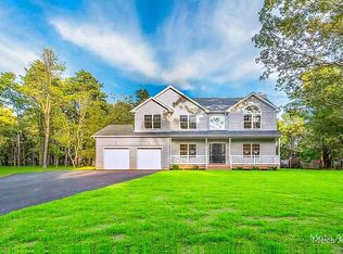 1 Jones Rd, Hampton Bays, NY 11946