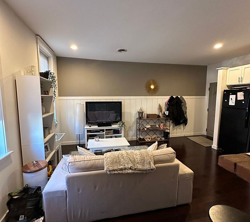 1st image of 200 Bridge St APT 1