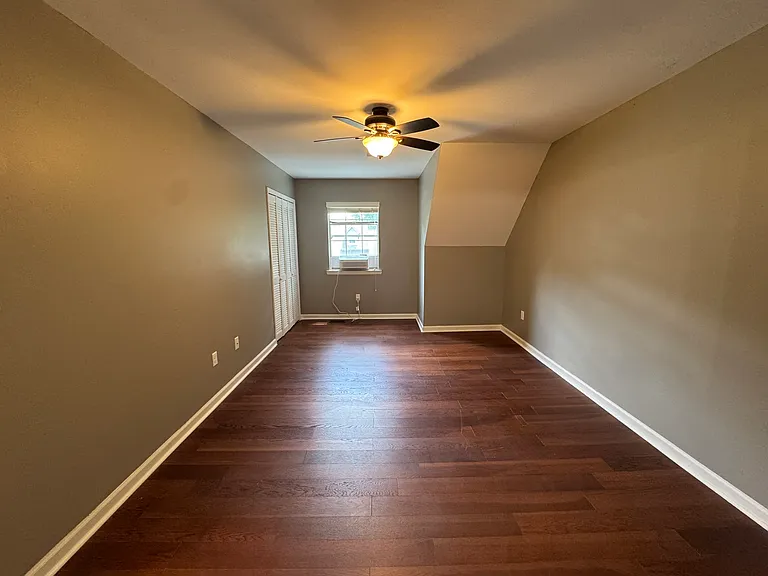 7327 Albert St — Photo 41