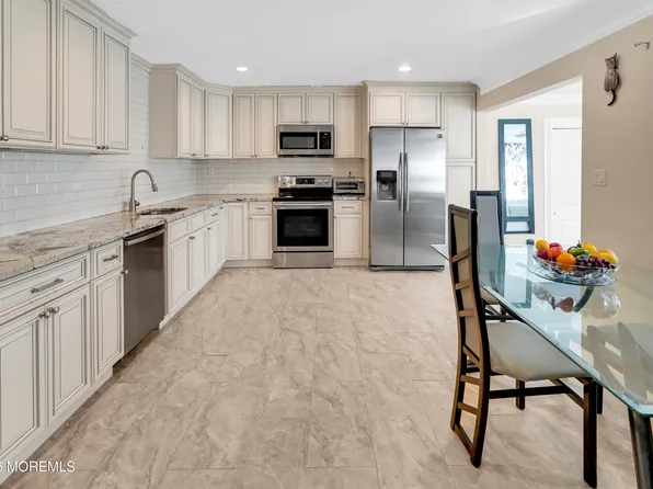 122C Muhlen Platz #1000, Freehold, NJ 07728
