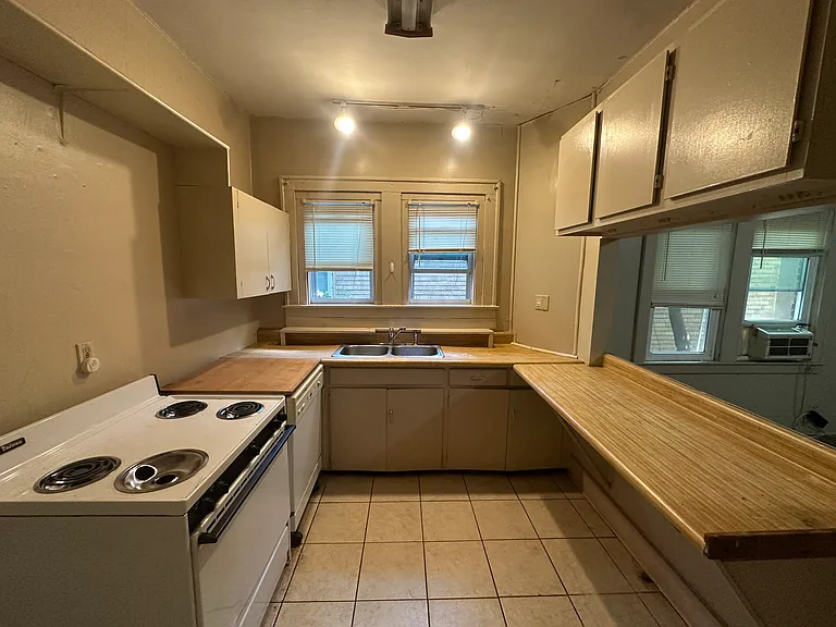 414 Kentucky Ct — Photo 5