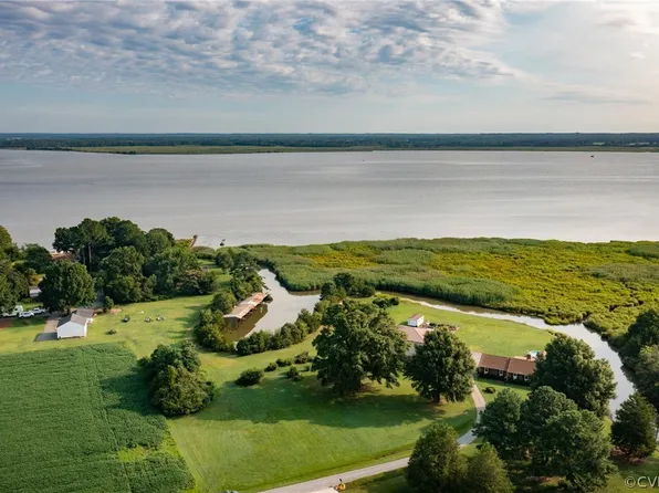 269 Canal Dr, Tappahannock, VA 22560