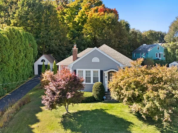 306 Cherry St, Holyoke, MA 01040