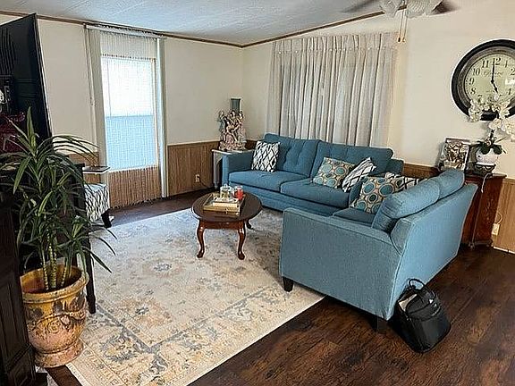 5th image of 447 Edgemar Ct