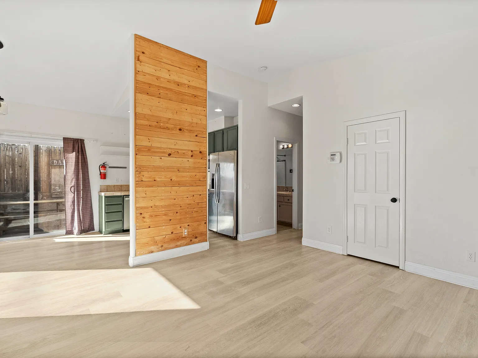 3 bed, 973 sqft, $2,200 — Photo 4