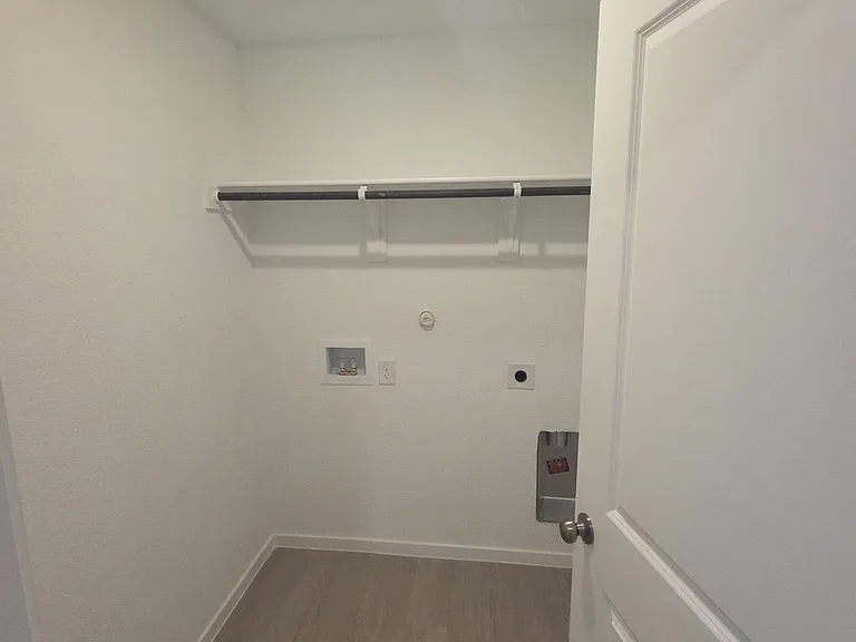 2047 Stable Ln — Photo 12