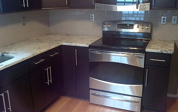 2nd image of 883 Queen Anne Pl
