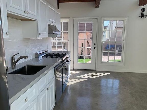 5th image of 3262 Greenfield Ave