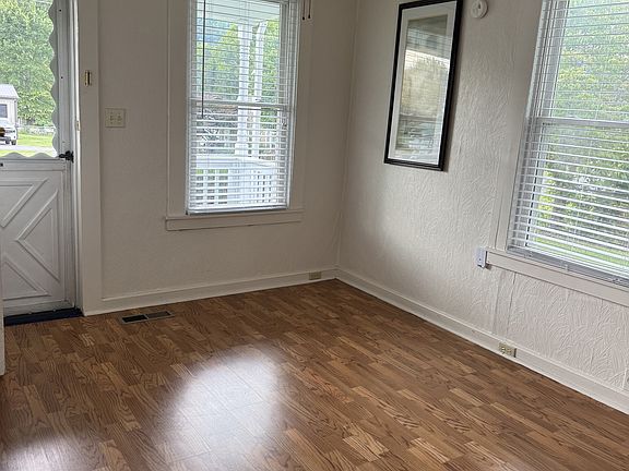 3rd image of 1146 Mountain View Rd
