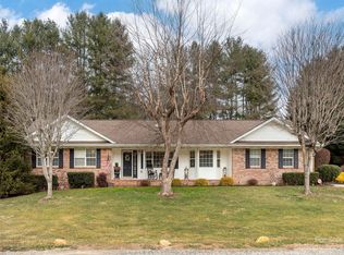 3227 Brightwater Farm Dr, Hendersonville, NC 28739