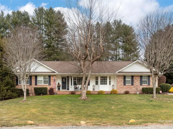 3227 Brightwater Farm Dr, Hendersonville, NC 28739