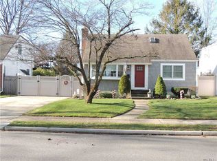 1506 Forest Lake Blvd, Wantagh, NY 11793