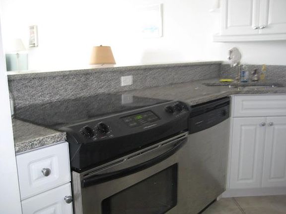 5th image of 401 Ocean Dr APT 702