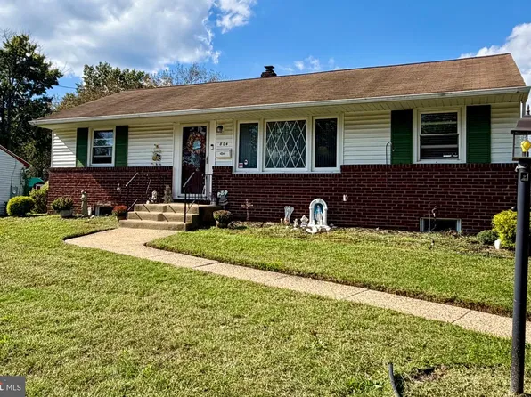 804 Burbank Dr, Somerdale, NJ 08083