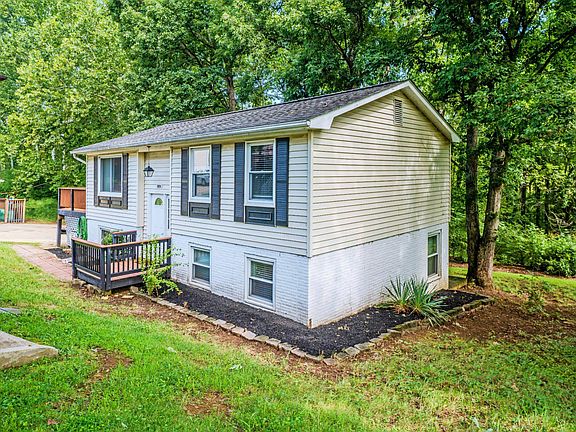 2nd image of 584 Rockbridge Dr SE