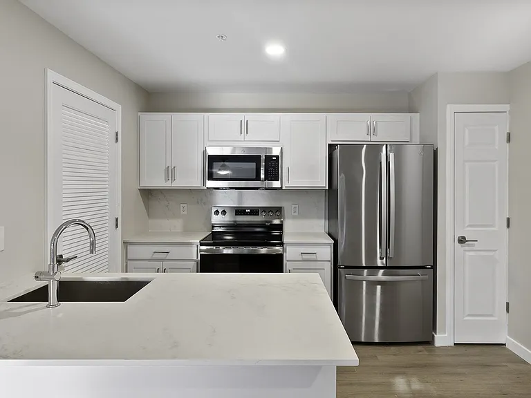 100 Lenox Park Cir NE — Photo 1