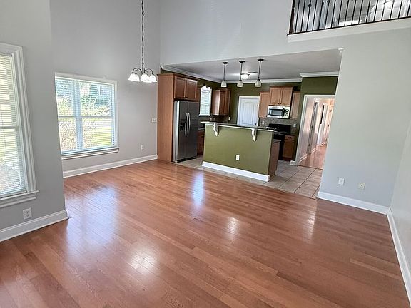 4th image of 1051 Fair Hill Dr