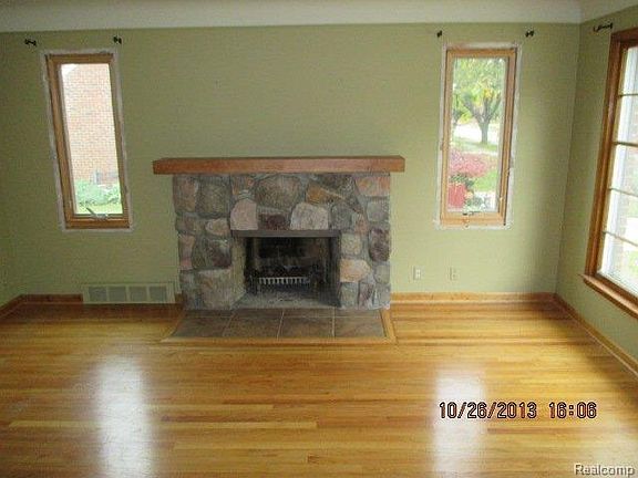 5th image of 15029 White Ave