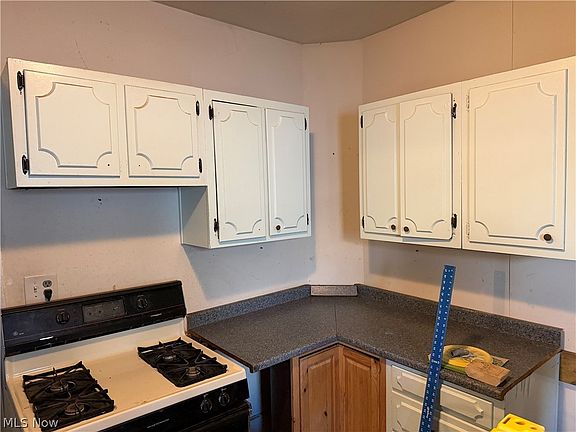 5th image of 1100 Lakeview Dr