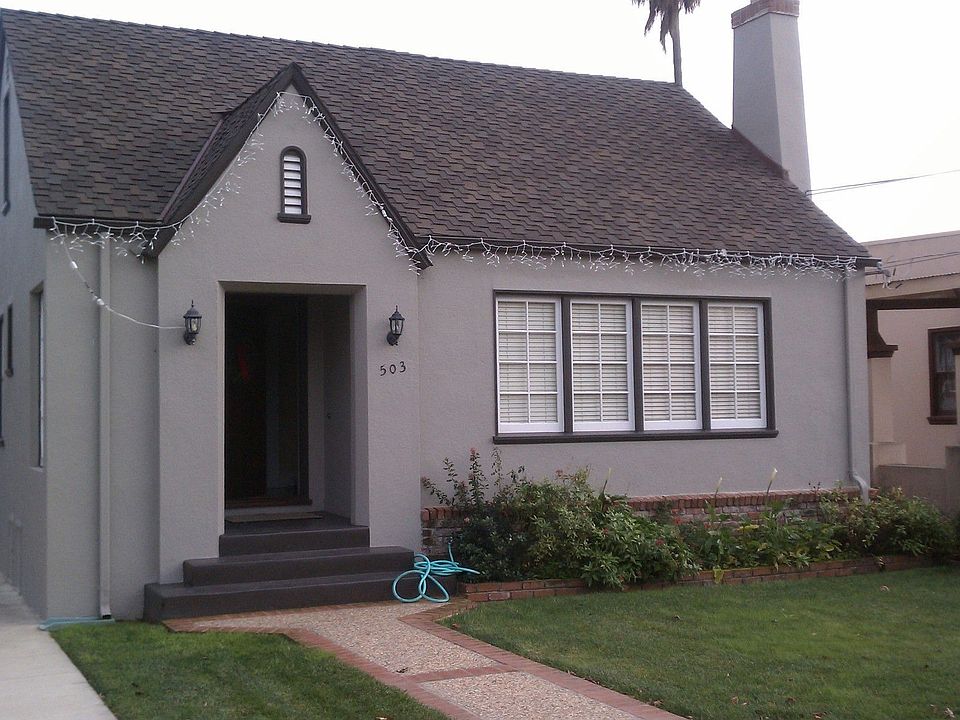 503 Howard with Christmas Lights
