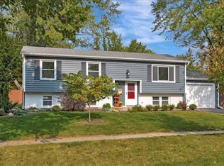 3018 Edgewood Pkwy, Woodridge, IL 60517