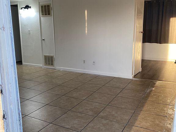 3rd image of 2458 Roeding Rd APT A