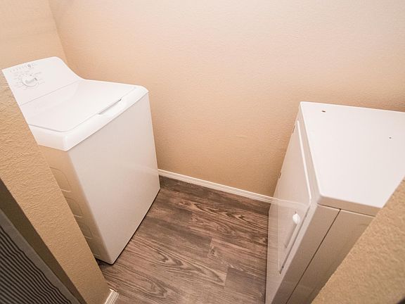 5th image of 102 NW Woodmoor Ct APT 13