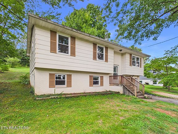 2nd image of 3724 Melissa Ln