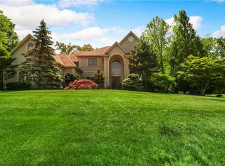 11 Lety Ln, Suffern, NY 10901