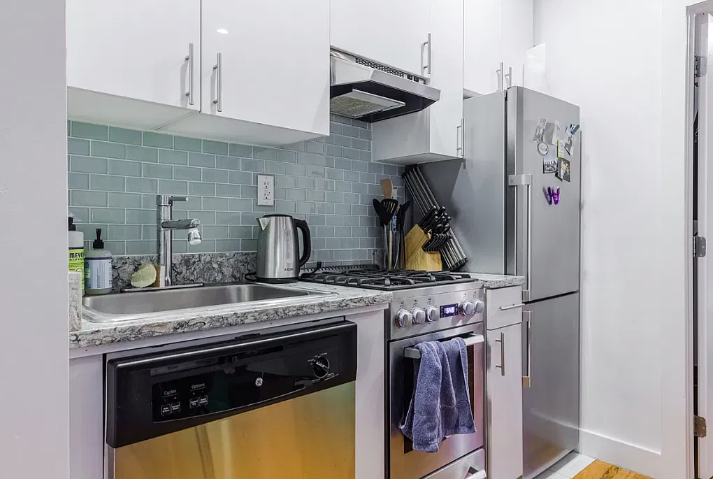 233 Elizabeth Street — Photo 1